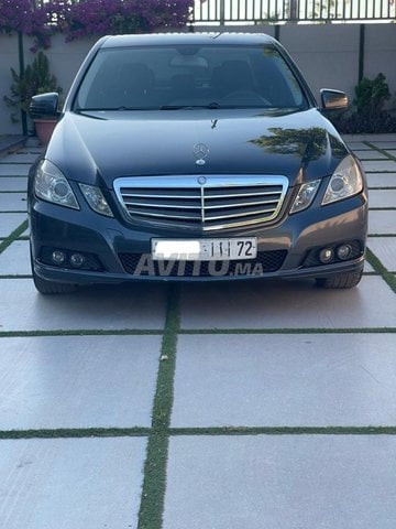 Mercedes-Benz E220 modèle 2009 très bon état 