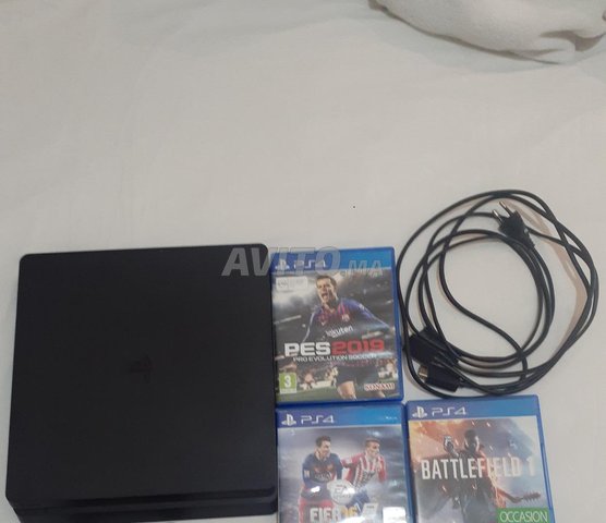 Ps4 Slim 1to une manette et 3 jeux