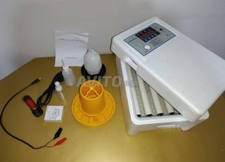 فقاسة 24 بيضة 