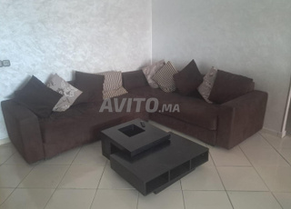 Canapé et une table basse 