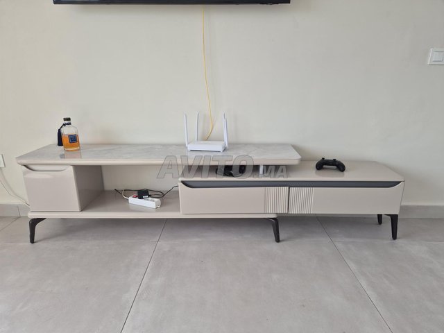 Meuble TV Salon à pieds ceramique ajustable