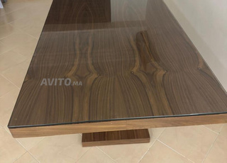 Table en noyer avec verre trempé , pietement en V