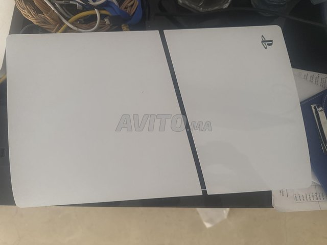 Ps5 slim 1 to neuve acheter il y’a deux mois 