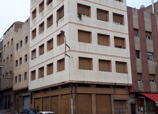 عمار من أربعة طوابق و محلات تجارية 