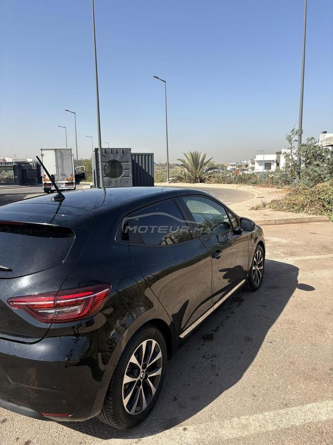 Clio 5 noire neuve 
