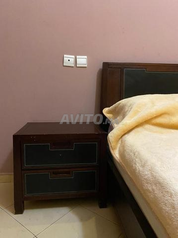 lit avec tete de lit et  tables de chevet - 2