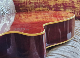 Selling accoustic guitar 