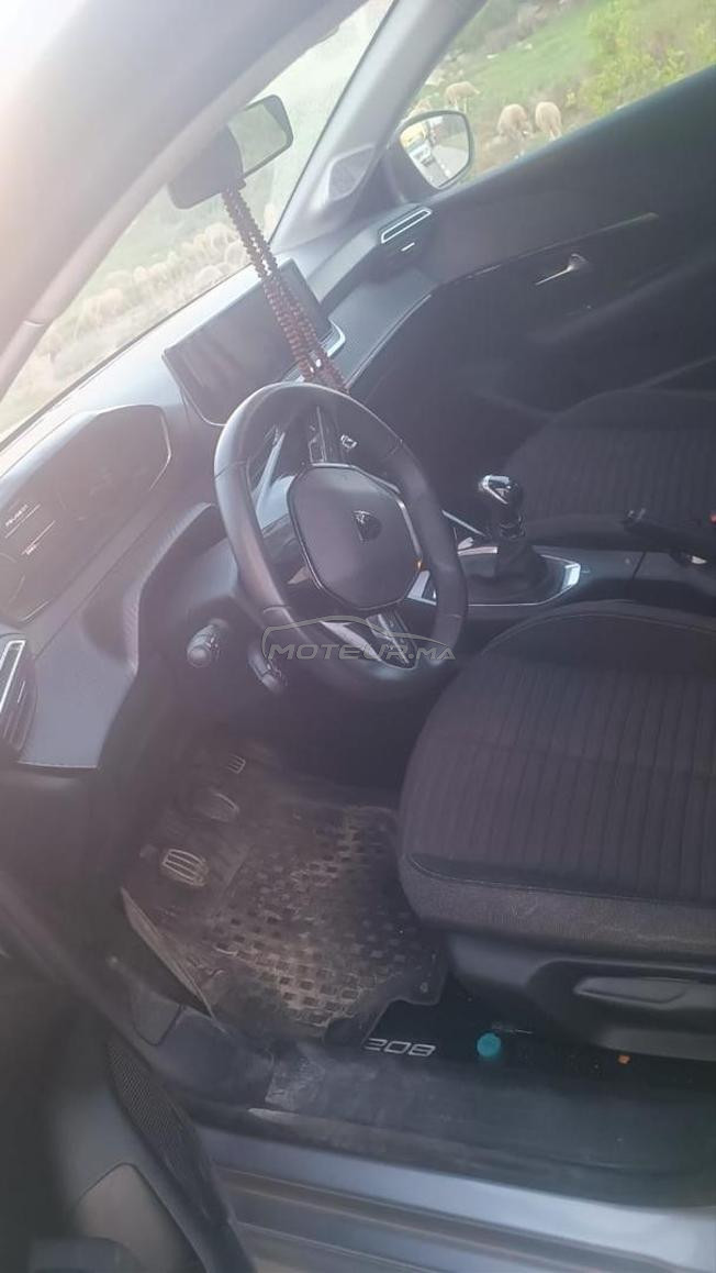 Peugeot 208 a vendre très bon état 2024