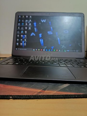 Laptop Asus UX305FA avec chargeur.