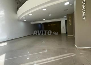 محل للإيجار على شارع 300 متر مربع