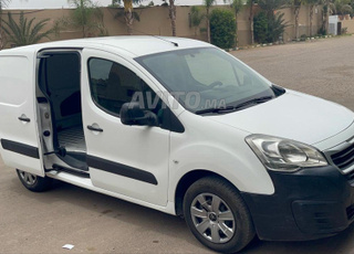 Peugeot Partner 2018 Diesel à vendre حالة جيدة 