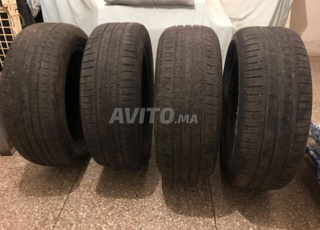 Particulier vend 4 pneus de taille 205/55/16.