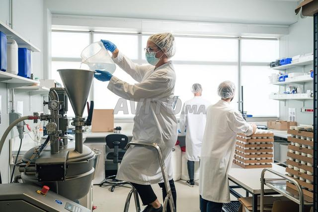 نبحث عن فتاة للعمل في مختبر صناعة مواد التجميل