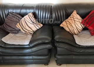 fauteuils cuires noir bon état 