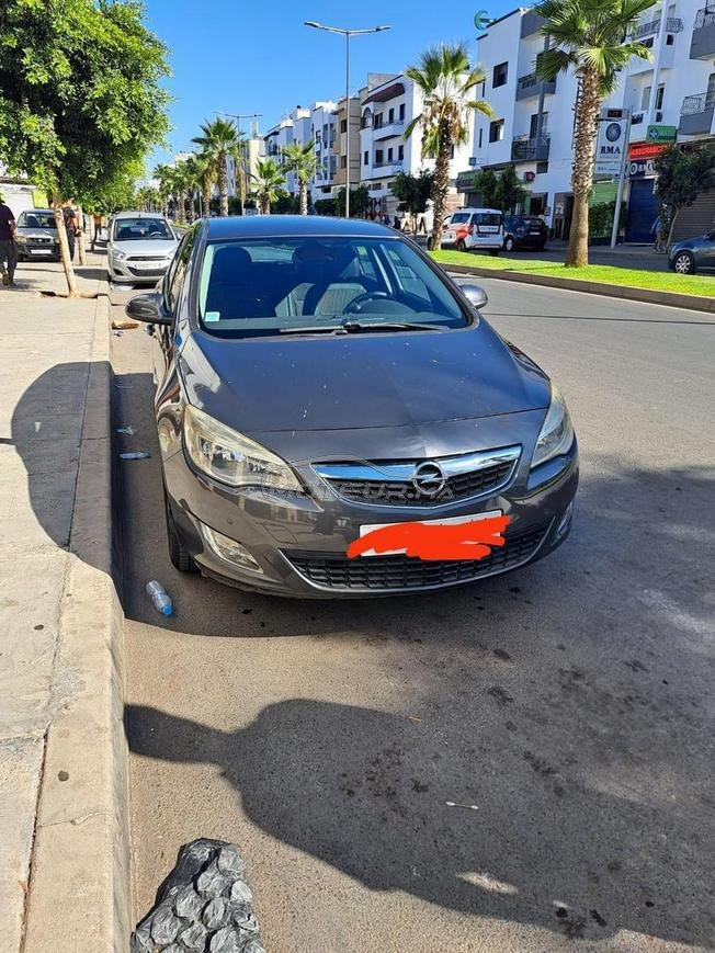  Opel Astra 2012