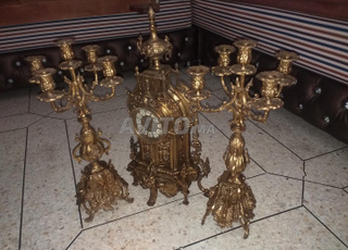 شميعات و ساعة نحاسية للبيع