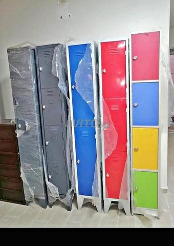 vestiaires avec des casier 1\2\3\4 porte