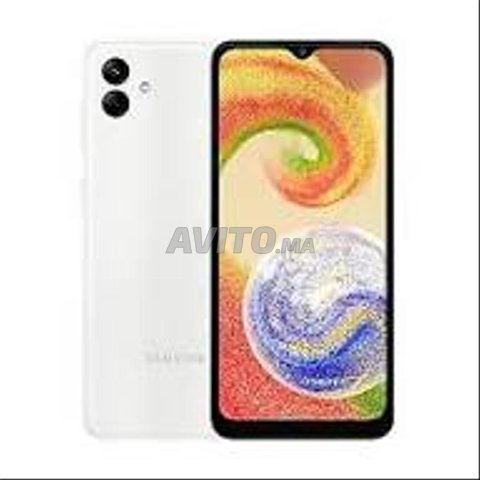 Samsung Galaxy A04  4G RAM 64 G une seul main