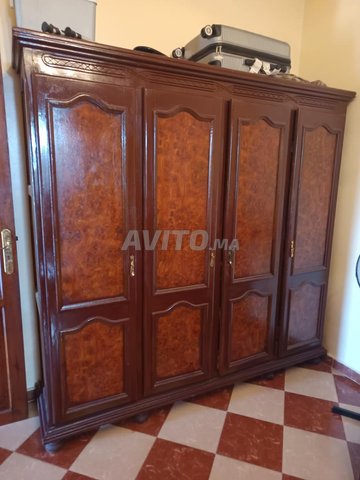 Armoire en bois massif 4 portes – très bon état