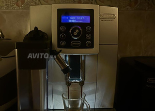 Machine à café delonghi cappuccino presque neuf 
