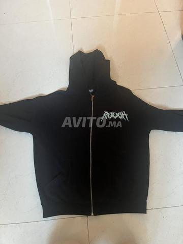 Sweat tendance en super état prix négociable 