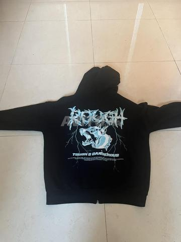 Sweat tendance en super état prix négociable  - 2