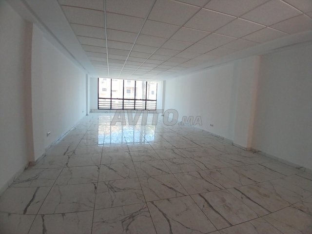 مكتب بلاتو للإيجار في كيليز 96 متر مربع إجمالي