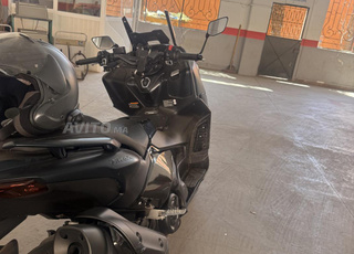 Tmax 560 dédouanée origine France 160 000 DH