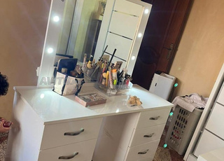 meuble coiffeuse avec miroir négociable 