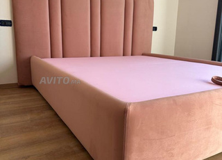 Lit tapissier moderne avec tête design sur mesure