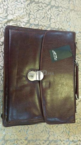 Cartables en cuir à vendre. 
