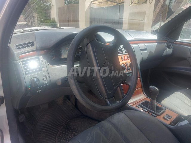 Mercedes-Benz 220 Diesel Manuelle 2009 à Rabat