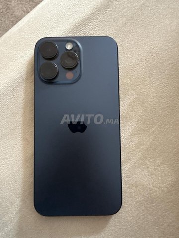 Iphone 15 pro max très bon état comme neuf