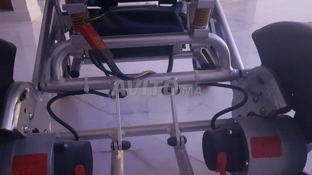 Chaise électrique roulante pliaible et pratique
