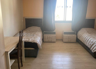 Studio rénové, meublé – Très bon état.