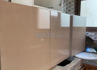 Placards muraux de cuisine modernes en bon état