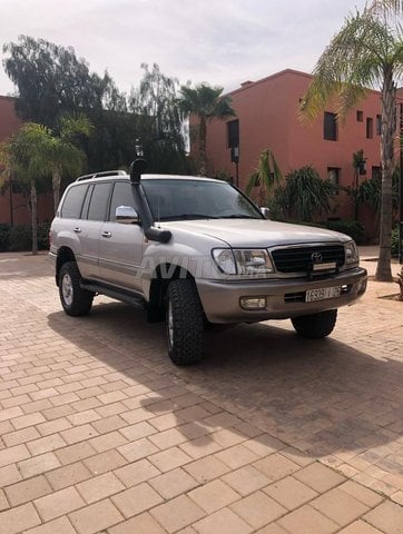 land cruiser HDJ 100 
