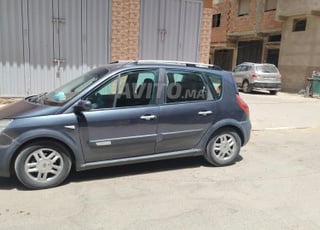 Renault Scenic n9iya 3mara kolchi fiha khdam
