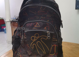 cartable de l'école avec roulette pour enfant