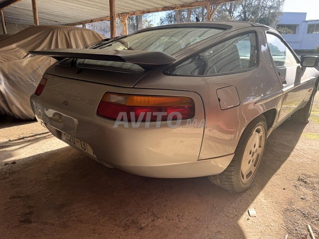 Porsche 928