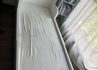 Lit Avec son matelas prix 2000 négociable 