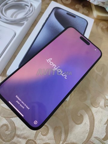 Iphone 15 Pro Max avec Chargeur