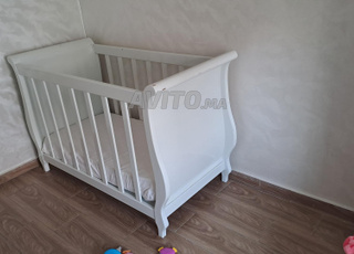 Lit bébé en très bon état 