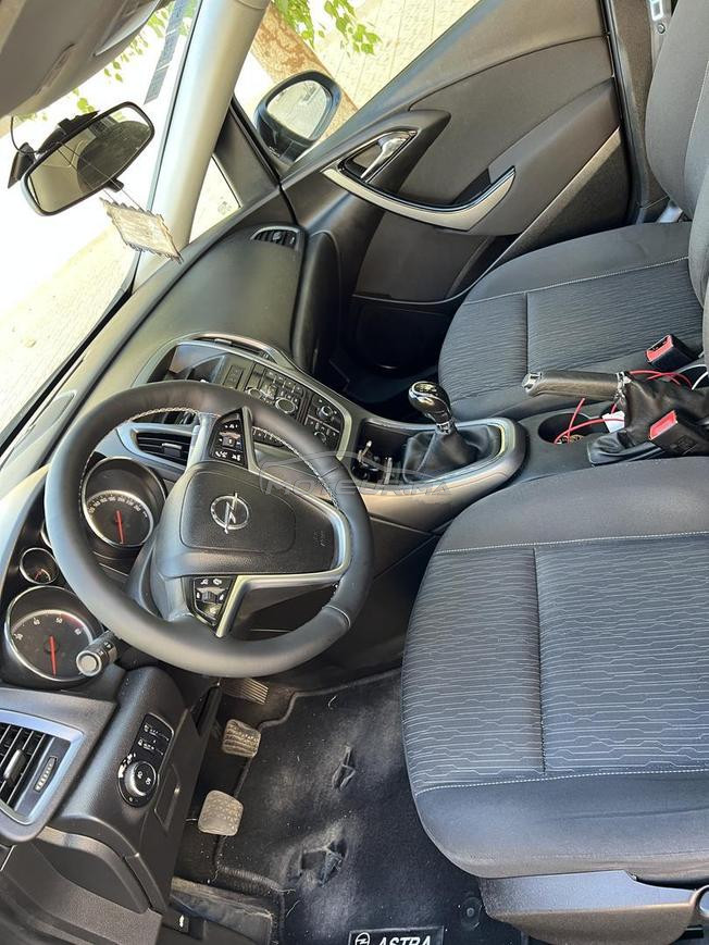 Voiture Opel Astra 2015