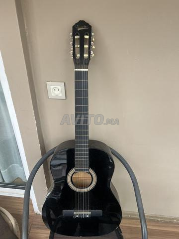 guitar noir à vendre neuf prix négociable  - 2