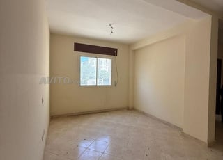 Appartement à vendre 3 chambres à Kzennaya