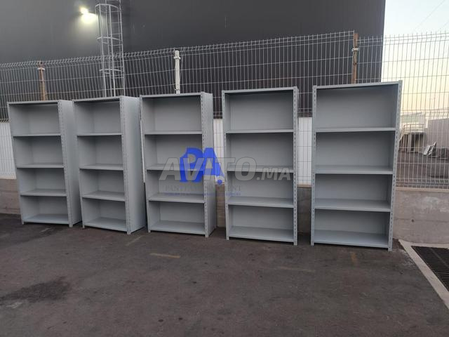 Rayonnage avec fond et parois métallique en stock