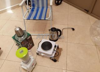 سلع متنوعة جديدة ومستعملة مع أثاث الرحيل 