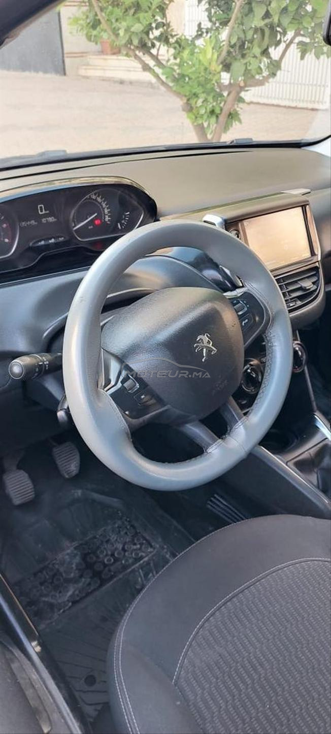 Peugeot 208 bon état 