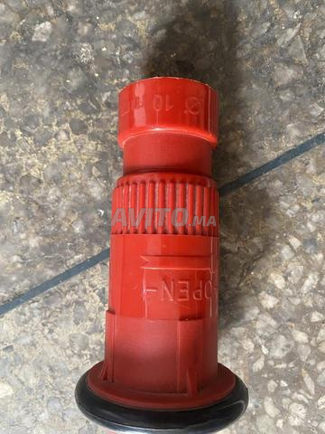 Pomme de lance d’incendie en plastique rouge